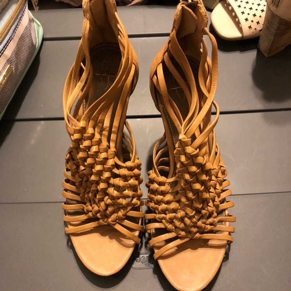 B.Makowsky wedges
